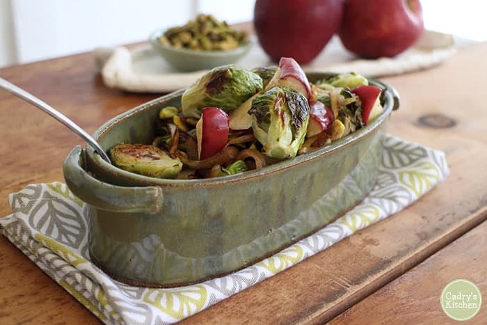 roasted brussels sprouts with apples