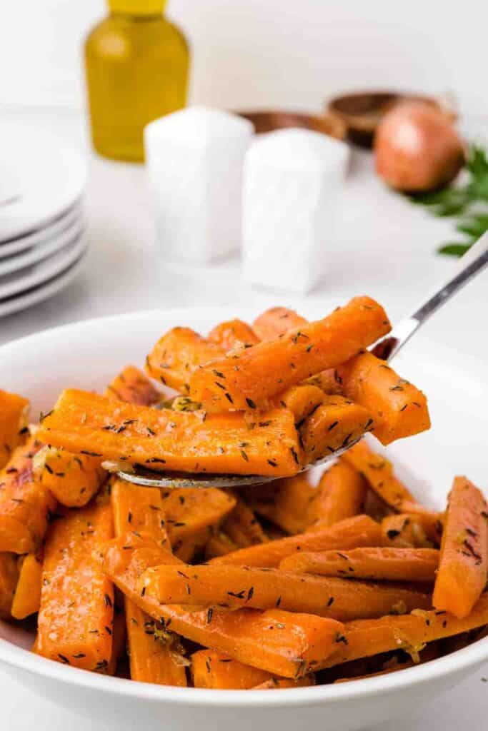 roasted carrots with onions and thyme